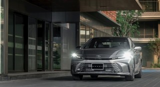 Liên tục sụt giảm doanh số, Toyota Camry vẫn 'một mình một ngựa' tại phân khúc sedan cỡ D